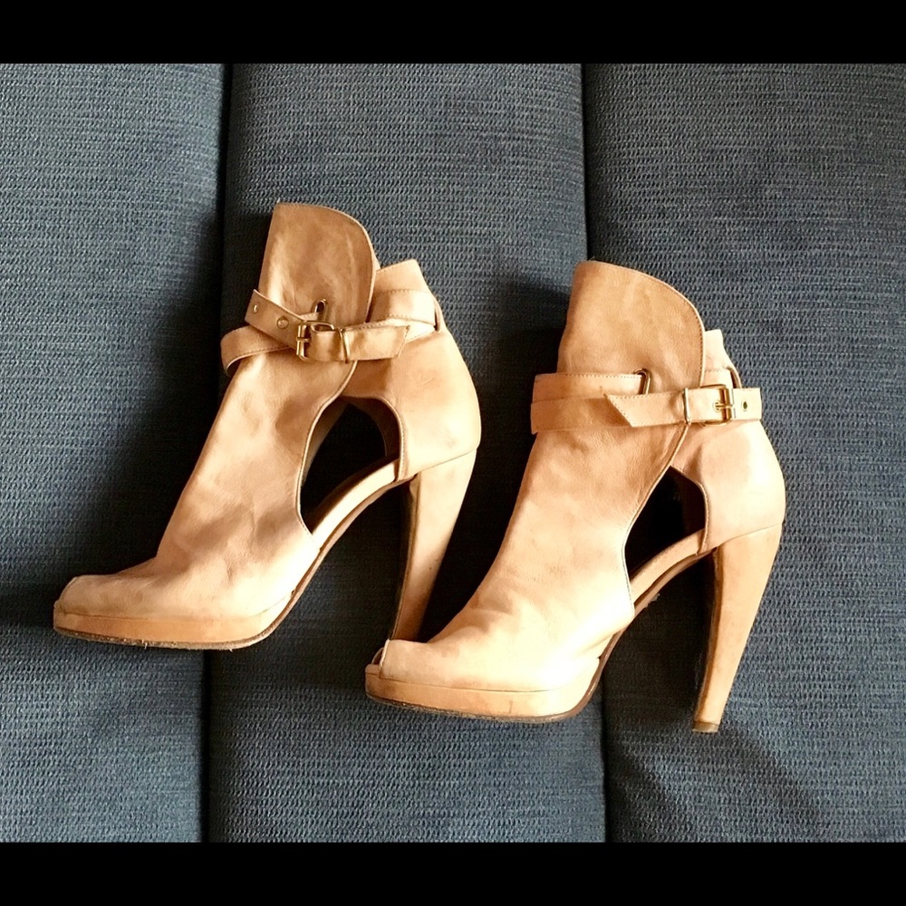 Tashkent By Cheyenne peach buckled bootie